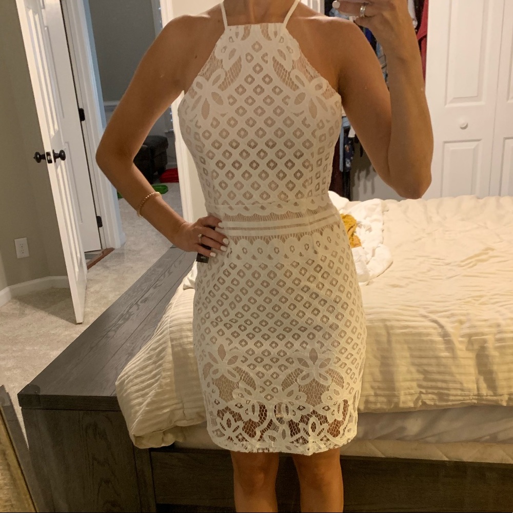 White lace dress with open back - Picture 4 of 5